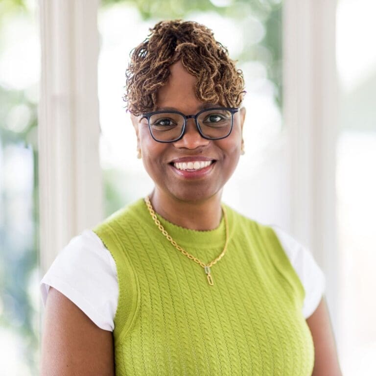 Dee Crye Headshot