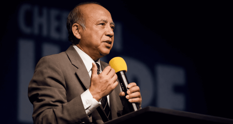 Dr-Robert-Cunville-UBS-speaking-1024x683