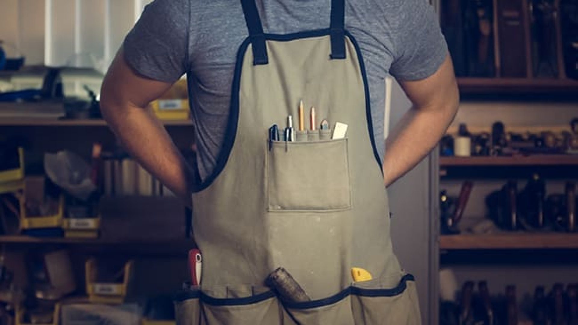 photo-of-man-wearing-gray-shirt-and-apron-374079
